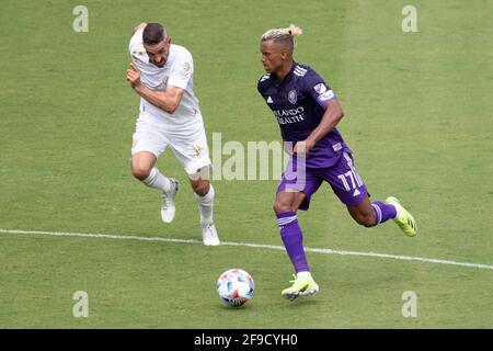 Orlando, Usa. April 2021. Nani (#17 Orlando City) dribbelt während des Major League Soccer-Spiels zwischen Orlando City und Atlanta United im Exploria Stadium durch das Mittelfeld Credit: SPP Sport Press Foto. /Alamy Live News Stockfoto