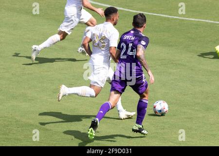 Orlando, Usa. April 2021. Jake Mulraney (#23 Atlanta United) greift während des Major League Soccer-Matches zwischen Orlando City und Atlanta United im Exploria Stadium die Orlando City-Backline an Quelle: SPP Sport Pressefoto. /Alamy Live News Stockfoto