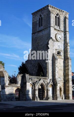 Die ruinierte Holyrood Church im Stadtzentrum von Southampton, Hampshire. Die ursprünglich 1320 erbaute Kirche wurde im November 1940 durch deutsche Bomben beschädigt. K Stockfoto
