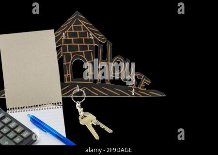 Nahaufnahme des Kaufhaus-Symbols mit Schlüsseln auf schwarzem Hintergrund. Schweden. Stockfoto