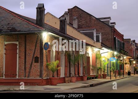 Das Hotel St. Pierre ist eine Sammlung kreolischer Cottages, viele aus den frühen 1780er Jahren, im französischen Viertel von New Orleans, Louisiana Stockfoto