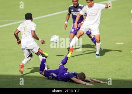 Orlando, Florida, USA. 17. April 2021: Orlando City SC-Stürmer SILVESTER VAN DE WATER (14) wird beim Spiel Orlando City gegen Atlanta United am 17. April 2021 im Exploria Stadium in Orlando, FL, ausgelöst. Quelle: Cory Knowlton/ZUMA Wire/Alamy Live News Stockfoto