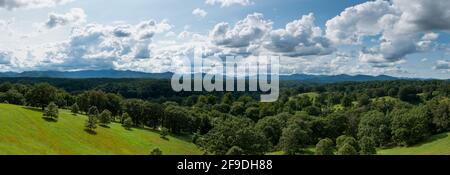 Ein Panoramablick auf die Smoky Mountains aus der Sicht Das Biltmore Mansion Stockfoto