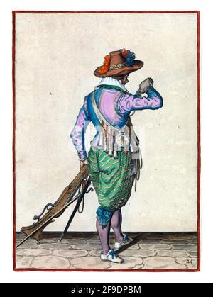 Ein Soldat, in voller Länge, rechts, von hinten gesehen, hält eine Muskete (eine Art Feuerwaffe) mit der linken Hand am linken Oberschenkel. In seiner linken Hand, Stockfoto