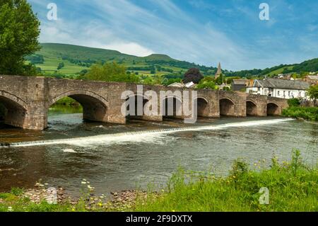 Brücke über den Fluss Usk, Crickhowell, Powys, Wales Stockfoto