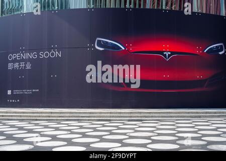 Shenzhen, China. Oktober 2019. Tesla kommt bald an DER ONE AVENUE. Tesla ist spezialisiert auf die Herstellung von Elektroautos und über seine SolarCity-Subsidi Stockfoto