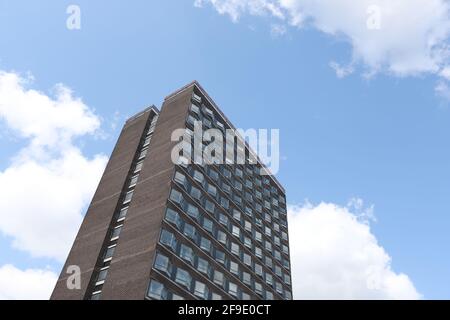 Brooke House, Basildon, Essex - ein ikonischer, denkmalgeschützter 14-stöckiger Wohnblock, der in den Jahren 1960 bis 62 erbaut wurde. Stockfoto