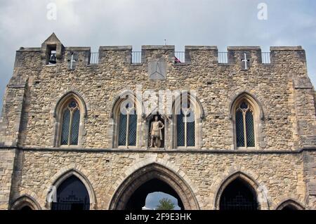 Das Bartor durch die alten Mauern der Stadt Southampton, Hampshire. Ursprünglich eine Holzkonstruktion, die in sächsischer Zeit zum Hauptbogen gebaut wurde Stockfoto