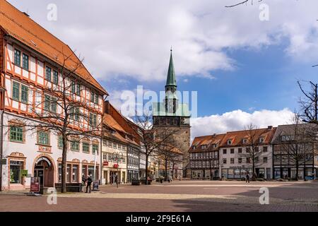 Fachwerkhäuser am Kornmarkt und Marktkirche St. Aegidien in Osterode am Harz, Niedersachsen, Deutschland Stockfoto