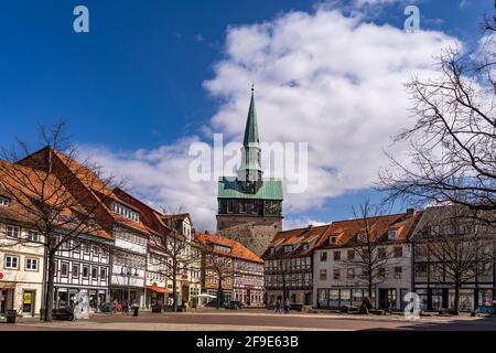 Fachwerkhäuser am Kornmarkt und Marktkirche St. Aegidien in Osterode am Harz, Niedersachsen, Deutschland Stockfoto