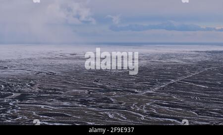 Atemberaubende Luftpanorama der kargen Landschaft an der Südküste Islands, genannt Öræfasveit (isländisch für Ödland, auch Öræfi). Stockfoto