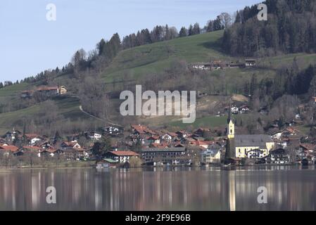 Blick auf die Stadt Schliersee am Schliersee in Bayern, Deutschland Stockfoto