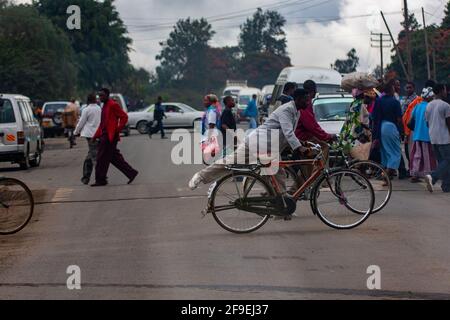 Arusha ist eine Stadt im Nordosten Tansanias und die Hauptstadt der Region Arusha, die sich unterhalb des Berges Meru am östlichen Rand des östlichen Zweiges von befindet Stockfoto