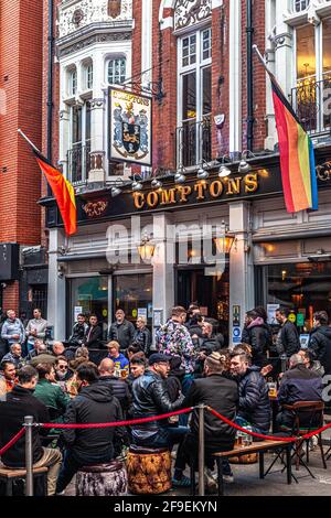 Lockerung der Sperre in Soho, London, England, Großbritannien. Stockfoto