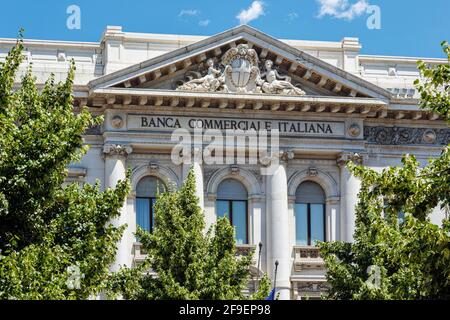 Mailand, Provinz Mailand, Lombardei, Italien. Palazzo della Banca Commerciale Italiana oder Palast der Banca Commerciale Italiana, Piazza della Scala. Stockfoto