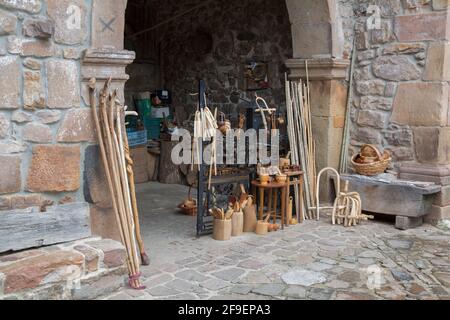 Souvenirs zum Verkauf in Barcena Mayor, Kantabrien, Spanien Stockfoto