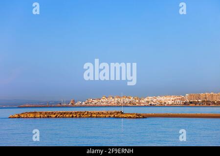 Puerto Banus Resort Skyline und Seebrücke, Marbella Minicipality, Costa del Sol, Andalusien, Spanien Stockfoto