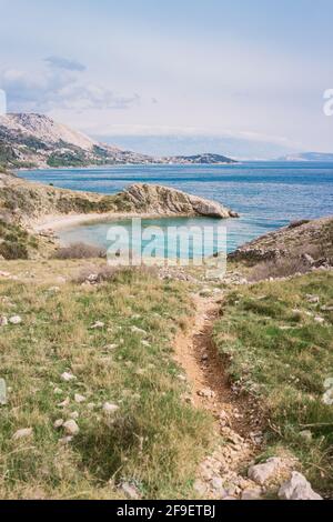 Weg zum Strand auf der Insel Krk, Kroatien Stockfoto