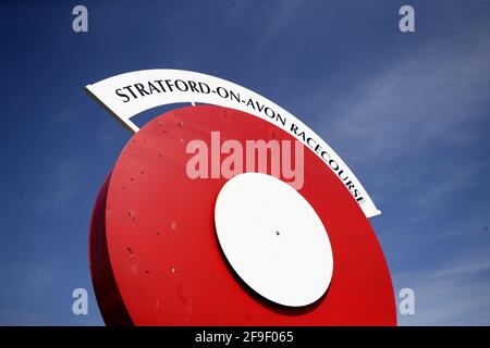 Eine allgemeine Ansicht des Zielbahnstils auf der Rennbahn Stratford-on-Avon. Ausgabedatum: Sonntag, 18. April 2021. Stockfoto