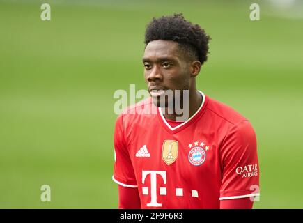 Wolfsburg, Deutschland. April 2021. Alphonso DAVIES, FCB 19 im Spiel VFL WOLFSBURG - FC BAYERN MÜNCHEN 2-3 1.Deutsche Fußballliga am 17. April 2021 in Wolfsburg, Deutschland Saison 2020/2021, Spieltag 29, 1.Bundesliga, FCB, München, 29.Spieltag, Wölfe, © Peter Schatz / Alamy Live News - DIE DFL-VORSCHRIFTEN VERBIETEN DIE VERWENDUNG VON FOTOS als BILDSEQUENZEN und/oder QUASI-VIDEO - Stockfoto