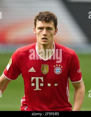 Wolfsburg, Deutschland. April 2021. Benjamin PAVARD, FCB 5 im Spiel VFL WOLFSBURG - FC BAYERN MÜNCHEN 2-3 1.Deutsche Fußballliga am 17. April 2021 in Wolfsburg, Deutschland Saison 2020/2021, Spieltag 29, 1.Bundesliga, FCB, München, 29.Spieltag, Wölfe, © Peter Schatz / Alamy Live News - DIE DFL-VORSCHRIFTEN VERBIETEN DIE VERWENDUNG VON FOTOS als BILDSEQUENZEN und/oder QUASI-VIDEO - Stockfoto