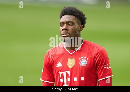 Wolfsburg, Deutschland. April 2021. Alphonso DAVIES, FCB 19 im Spiel VFL WOLFSBURG - FC BAYERN MÜNCHEN 2-3 1.Deutsche Fußballliga am 17. April 2021 in Wolfsburg, Deutschland Saison 2020/2021, Spieltag 29, 1.Bundesliga, FCB, München, 29.Spieltag, Wölfe, © Peter Schatz / Alamy Live News - DIE DFL-VORSCHRIFTEN VERBIETEN DIE VERWENDUNG VON FOTOS als BILDSEQUENZEN und/oder QUASI-VIDEO - Stockfoto