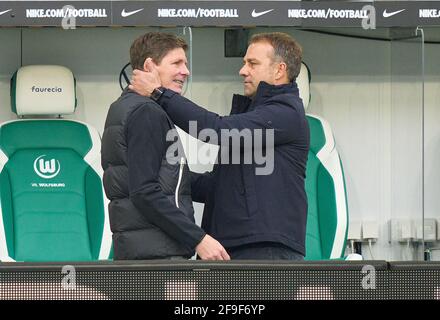 Wolfsburg, Deutschland. April 2021. Trainer Hansi, Hans-Dieter FLICK (FCB), Teamleiter, Headcoach, Coach, Oliver GLASNER, WOB-Trainer, nach dem Spiel VFL WOLFSBURG - FC BAYERN MÜNCHEN 2-3 1.Deutsche Fußballliga am 17. April 2021 in Wolfsburg, Deutschland Saison 2020/2021, Spieltag 29, 1.Bundesliga, FCB, München, 29.Spieltag, Wölfe, © Peter Schatz / Alamy Live News - DIE DFL-VORSCHRIFTEN VERBIETEN DIE VERWENDUNG VON FOTOS als BILDSEQUENZEN und/oder QUASI-VIDEO - Stockfoto