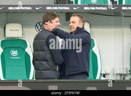 Wolfsburg, Deutschland. April 2021. Trainer Hansi, Hans-Dieter FLICK (FCB), Teamleiter, Headcoach, Coach, Oliver GLASNER, WOB-Trainer, nach dem Spiel VFL WOLFSBURG - FC BAYERN MÜNCHEN 2-3 1.Deutsche Fußballliga am 17. April 2021 in Wolfsburg, Deutschland Saison 2020/2021, Spieltag 29, 1.Bundesliga, FCB, München, 29.Spieltag, Wölfe, © Peter Schatz / Alamy Live News - DIE DFL-VORSCHRIFTEN VERBIETEN DIE VERWENDUNG VON FOTOS als BILDSEQUENZEN und/oder QUASI-VIDEO - Stockfoto