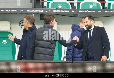 Wolfsburg, Deutschland. April 2021. Trainer Hansi, Hans-Dieter FLICK (FCB), Teamleiter, Headcoach, Coach, Hasan ( Brazzo ) Salihamidzic, FCB Sportdirektor Oliver GLASNER, WOB-Trainer, nach dem Spiel VFL WOLFSBURG - FC BAYERN MÜNCHEN 2-3 1.Deutsche Fußballliga am 17. April 2021 in Wolfsburg, Deutschland Saison 2020/2021, Spieltag 29, 1.Bundesliga, FCB, München, 29.Spieltag, Wölfe, © Peter Schatz / Alamy Live News - DIE DFL-VORSCHRIFTEN VERBIETEN DIE VERWENDUNG VON FOTOS als BILDSEQUENZEN und/oder QUASI-VIDEO - Stockfoto