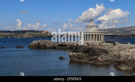 Leuchtturm des Heiligen Theodoroi in der Nähe von Argostoli, Kefalonia, Ionisches Meer, Griechenland Stockfoto