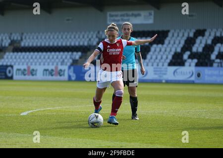 Jordan Nobbs (#8 Arsenal) zieht den Auslöser für Arsenals 9. Tor während des Vitality Womens FA Cup-Spiels zwischen Arsenal und Gilligham im Meadow Park, London, England. Stockfoto