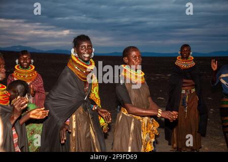 Die Turkana sind ein nilotisches Volk, das im Turkana County im Nordwesten Kenias beheimatet ist, einer semiarden Klimaregion, die im Osten an den Lake Turkana, Pokot, grenzt Stockfoto