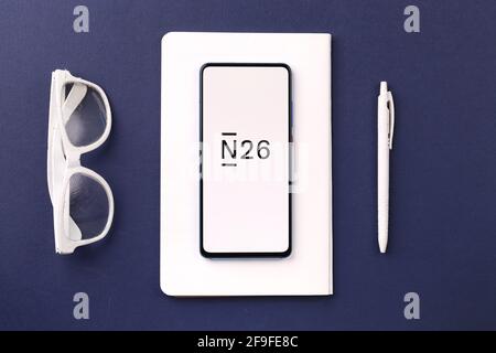 Assam, indien - 19. April 2021 : N26-Logo auf Telefonbildschirm Stock Bild. Stockfoto