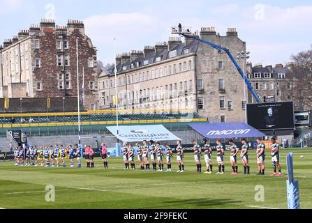 Erholungsgebiet, Bath, Somerset, Großbritannien. April 2021. Englische Premiership Rugby, Bath versus Leicester Tigers; die Spieler beobachten eine Schweigeminute, um das Leben von Prinz Philip, Herzog von Edinburgh, zu ehren, der am 9. April 2021 in Windsor Castle starb.Quelle: Action Plus Sports/Alamy Live News Stockfoto