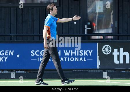 DEN B.Sc., NIEDERLANDE - APRIL 18: Schiedsrichter Michiel Otten während des Hoofdklasse-Spiels zwischen Den Bosch H1 und Almere H1 im Hockey Club 's-Hertogenbos Stockfoto