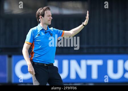 DEN B.Sc., NIEDERLANDE - APRIL 18: Schiedsrichter Michiel Otten während des Hoofdklasse-Spiels zwischen Den Bosch H1 und Almere H1 im Hockey Club 's-Hertogenbos Stockfoto