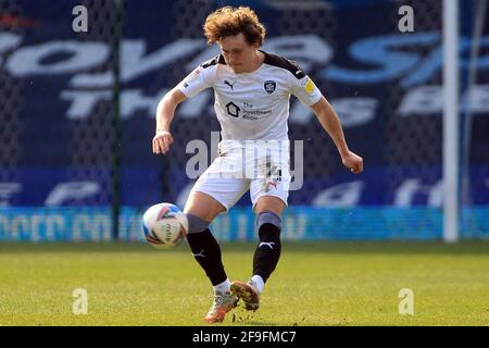 Birmingham, Großbritannien. April 2021. Callum Styles of Barnsley in Aktion während des Spiels. Das Spiel der EFL Skybet Championship, Coventry City gegen Barnsley im St Andrew's Stadium in Birmingham, Midlands, ist am Sonntag, dem 18. April 2021 zu sehen. Dieses Bild darf nur für redaktionelle Zwecke verwendet werden. Nur zur redaktionellen Verwendung, Lizenz für kommerzielle Nutzung erforderlich. Keine Verwendung bei Wetten, Spielen oder Veröffentlichungen in einem Club/einer Liga/einem Spieler. PIC von Steffan Bowen/Andrew Orchard Sports Photography/Alamy Live News Credit: Andrew Orchard Sports Photography/Alamy Live News Stockfoto