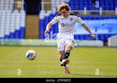 Birmingham, Großbritannien. April 2021. Callum Styles of Barnsley in Aktion während des Spiels. Das Spiel der EFL Skybet Championship, Coventry City gegen Barnsley im St Andrew's Stadium in Birmingham, Midlands, ist am Sonntag, dem 18. April 2021 zu sehen. Dieses Bild darf nur für redaktionelle Zwecke verwendet werden. Nur zur redaktionellen Verwendung, Lizenz für kommerzielle Nutzung erforderlich. Keine Verwendung bei Wetten, Spielen oder Veröffentlichungen in einem Club/einer Liga/einem Spieler. PIC von Steffan Bowen/Andrew Orchard Sports Photography/Alamy Live News Credit: Andrew Orchard Sports Photography/Alamy Live News Stockfoto