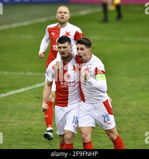 Liberec, Tschechische Republik. April 2021. Slavia der Prager Fußballspieler Ondrej Kudela (links) feiert das Tor während des Spiels SK Slavia Praha gegen Slovan Liberec in Liberec, Tschechische Republik, 18. April 2021. Kredit: Radek Petrasek/CTK Foto/Alamy Live Nachrichten Stockfoto