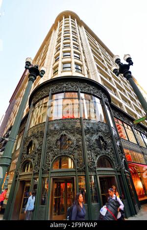 Chicago, Illinois, USA. Das Sullivan Center, früher bekannt als Carson Pirie Scott and Company Building. Stockfoto