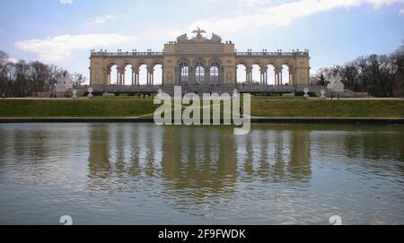 Blick auf Schloss Schönbrunn, Wien, Österreich Stockfoto