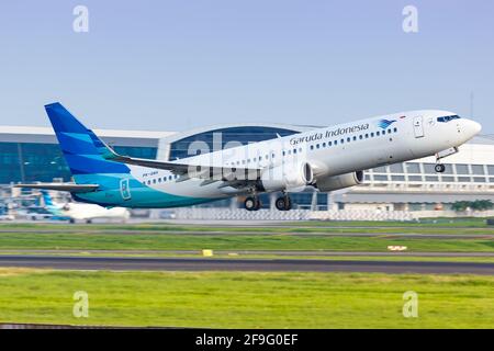 Jakarta, Indonesien - 27. Januar 2018: Boeing 737 von Garuda Indonesia am Flughafen Jakarta Soekarno-Hatta (CGK) in Indonesien. Boeing ist ein Amerika Stockfoto