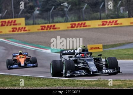 Imola, Italien. April 2021. Pierre Gasly (FRA) AlphaTauri AT02. 18.04.2021. Formel-1-Weltmeisterschaft, Rd 2, Großer Preis Der Emilia Romagna, Imola, Italien, Renntag. Bildnachweis sollte lauten: XPB/Press Association Images. Quelle: XPB Images Ltd/Alamy Live News Stockfoto