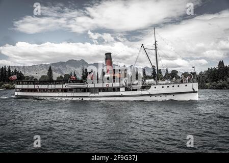 Antikes Dampfschiff auf dem Wakatipu-See in Queenstown, Südinsel Neuseelands Stockfoto