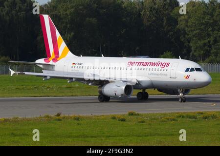 Hamburg, Deutschland - 02. September 2015: Germanwings Airbus A319 am Hamburger Flughafen (HAM) in Deutschland. Airbus ist ein Flugzeughersteller aus Toulouse, Stockfoto