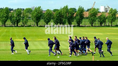 CHELSEA TRAINING FÜR DAS FA CUP FINALE 5/2OO2 BILD DAVID ASHDOWN.FOOTBALL Stockfoto