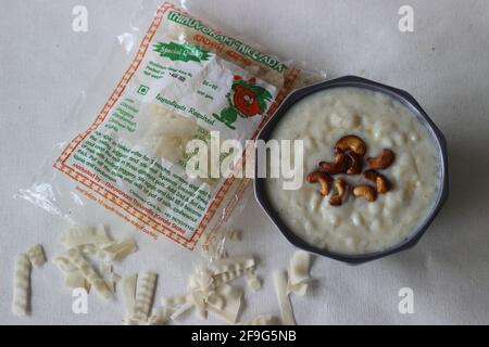 Mumbai, Indien, April 14 2021: Thiruonam Reis ada, eine beliebte Marke von Reisnudeln in Kerala. Reisnudeln werden für die Zubereitung der beliebten verwendet Stockfoto