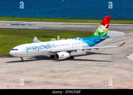 Mahe, Seychellen - 24. November 2017: Air Seychelles Airbus A330 am Seychellen International Airport (SEZ) auf den Seychellen. Airbus ist eine EU Stockfoto