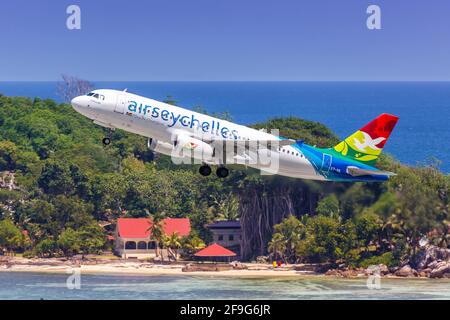 Mahe, Seychellen - 25. November 2017: Air Seychelles Airbus A320 am Seychellen International Airport (SEZ) auf den Seychellen. Airbus ist ein EUR Stockfoto