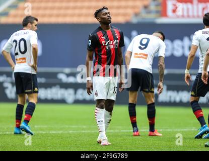 Mailand, Italien. April 2021. Rafael Leao von AC Mailand während der italienischen Serie A Fußballspiel zwischen AC Mailand und Genua FC im Giuseppe Meazza Stadium 2020/21.Endstand; AC Mailand 2:1 Genua FC. (Foto: Fabrizio Carabelli/SOPA Images/Sipa USA) Quelle: SIPA USA/Alamy Live News Stockfoto